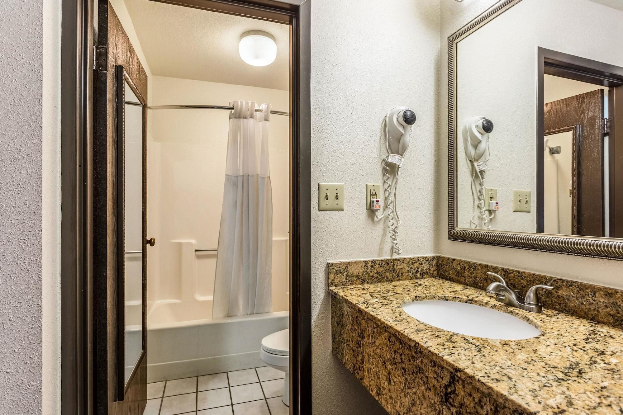 Quality Inn Тупело Экстерьер фото